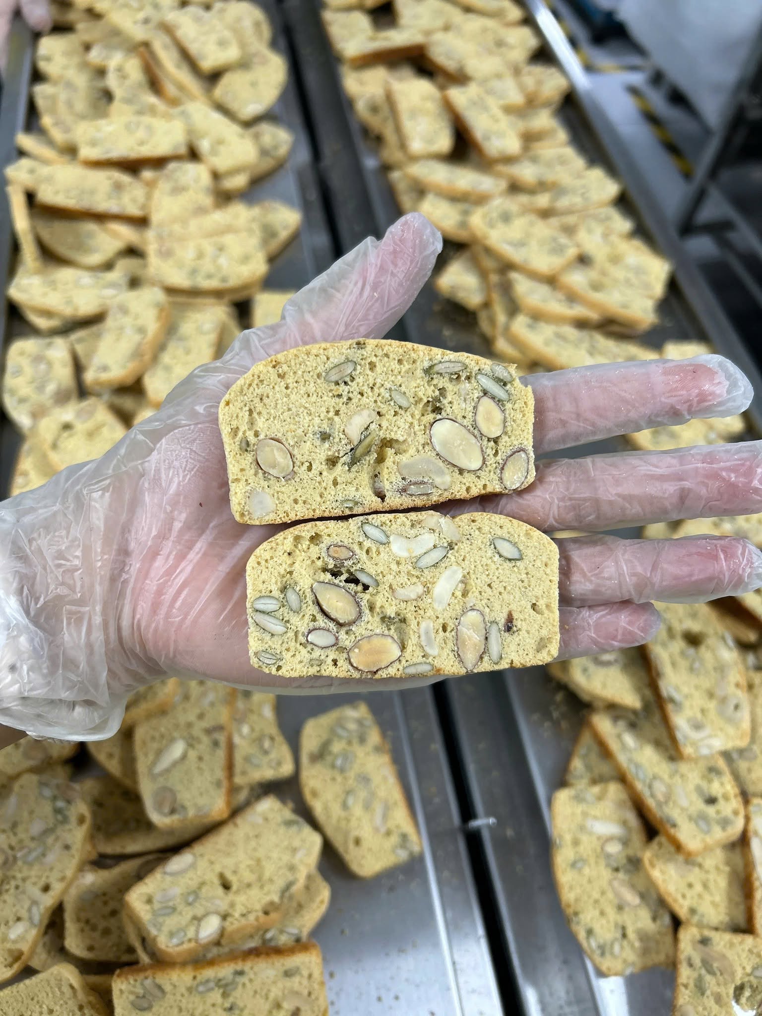 Bánh biscotti nguyên cám yến mạch mix 3 vị – giòn thơm vị hạt, tiện dùng bữa phụ | Xanh Organic | 180g – 240g — ảnh 9